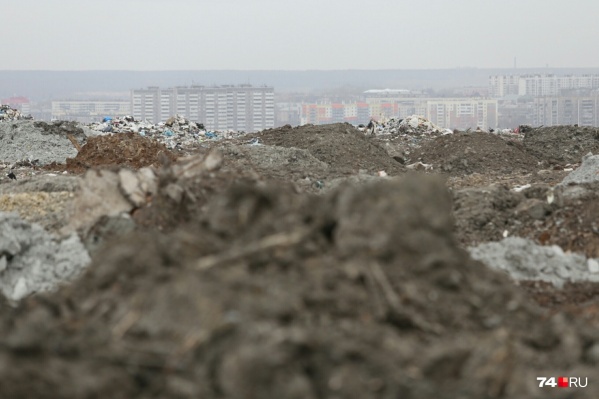 Сейчас закрытую свалку обслуживает компания, которая следит, чтобы на ней не было пожаров<br><br> Сейчас закрытую свалку обслуживает компания, которая следит, чтобы на ней не было пожаров<br><br>