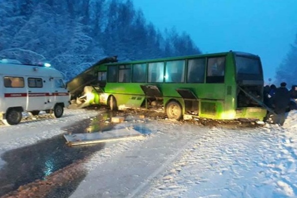 На место ДТП выехала скорая помощь На место ДТП выехала скорая помощь