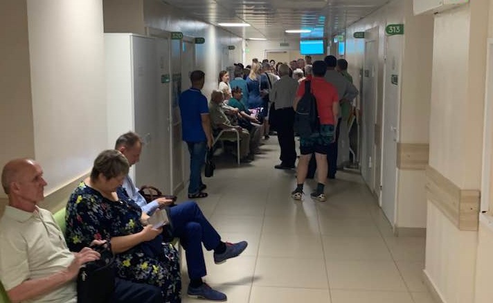 В пермской поликлинике к урологу пришли 50 пациентов в одно время