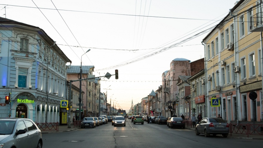 На улице Свободы запретят парковаться каждый день с разной стороны