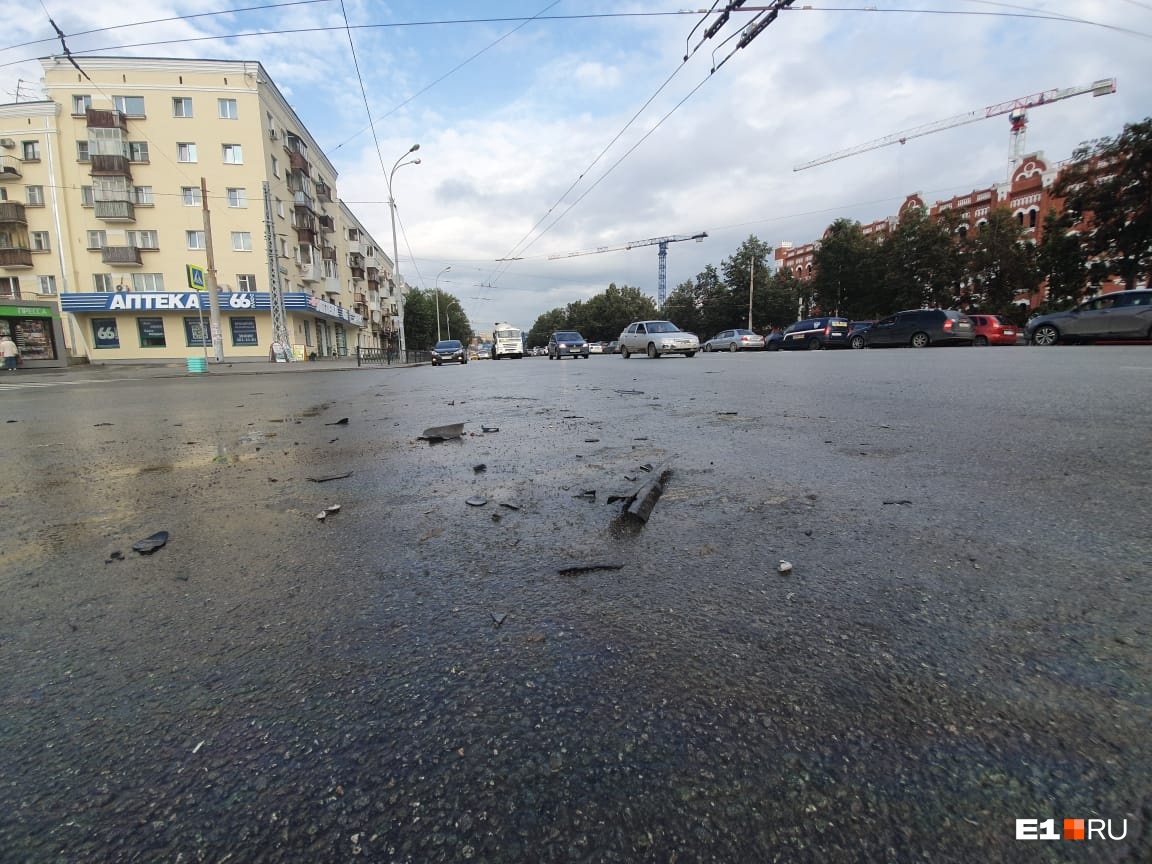 Место аварии перед привокзальной площадью Место аварии перед привокзальной площадью