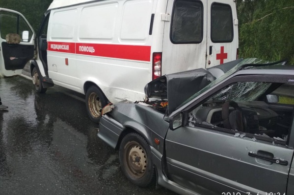 Авария случилась у поворота на деревню Мельница Авария случилась у поворота на деревню Мельница