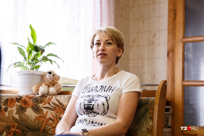 pomenyalis-zhenami-vo-vremya