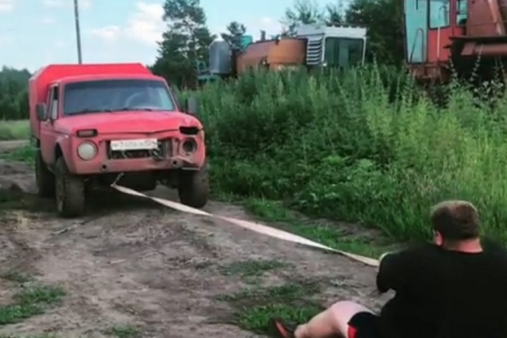 Василий Камоцкий будет участвовать в турнире по мас-рестлингу. Мас-рестлинг — это вид единоборства, в котором соревнуются два спортсмена в перетягивании палки на свою сторону Василий Камоцкий будет участвовать в турнире по мас-рестлингу. Мас-рестлинг — это вид единоборства, в котором соревнуются два спортсмена в перетягивании палки на свою сторону