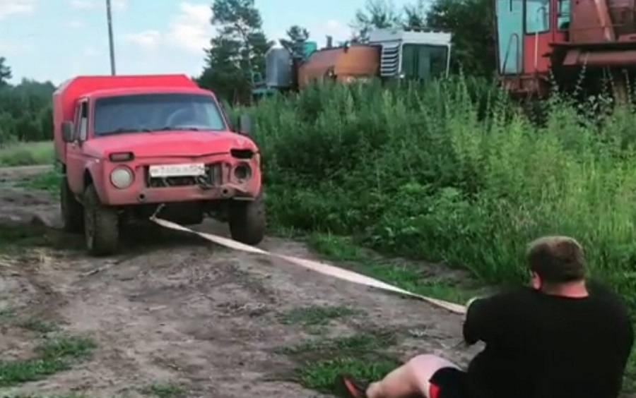 «Тягает машины и колёса комбайна»: красноярский фермер Вася «Пельмень» готовится к турниру силачей