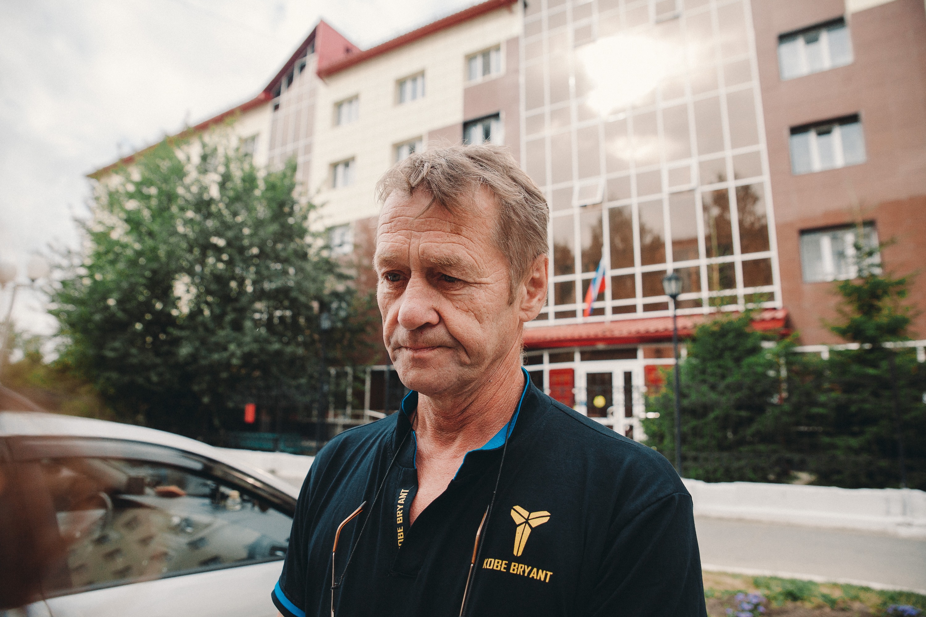 Отец убитого Виталия Мишина еле сдерживает слёзы, рассказывая про младшего сына 