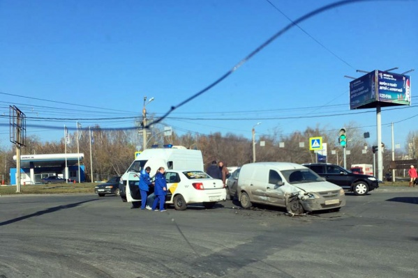 ДТП произошло на оживлённом перекрёстке ДТП произошло на оживлённом перекрёстке