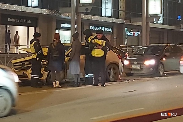 В аварии пострадали трое В аварии пострадали трое