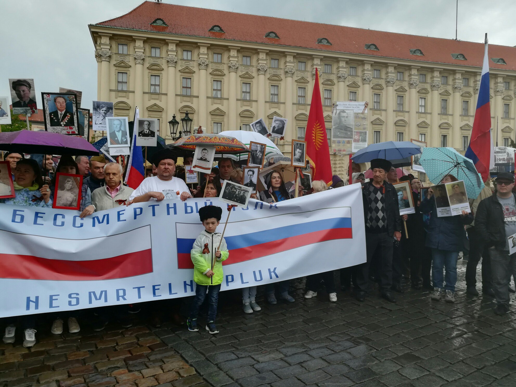 «Бессмертный полк» в Праге 8 мая 2017 года. Фото Анны Наумцевой «Бессмертный полк» в Праге 8 мая 2017 года. Фото Анны Наумцевой