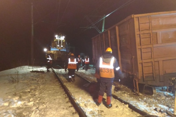 На перегоне нужно было восстановить 200 метров железнодорожного полотна На перегоне нужно было восстановить 200 метров железнодорожного полотна
