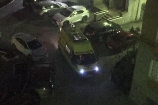 Скорая приехала к дому на Даудельной в 21:14 Скорая приехала к дому на Даудельной в 21:14