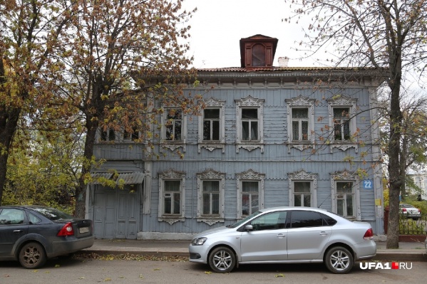 Старинные деревянные домишки должны уступить место парковкам. Так считают городские власти Старинные деревянные домишки должны уступить место парковкам. Так считают городские власти