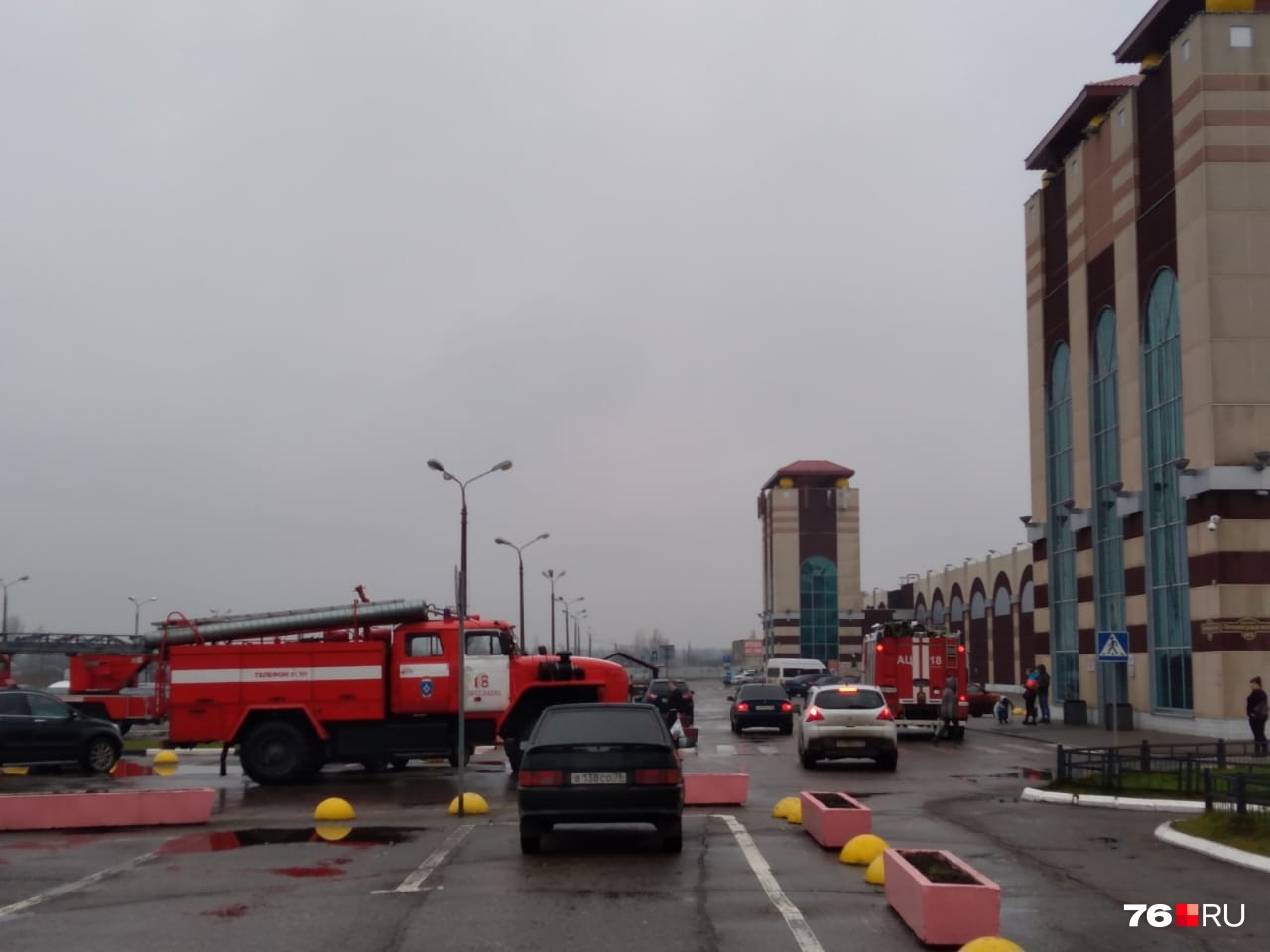 Сигнал о ЧП поступил из торгового центра «Альтаир» в Ярославле: в МЧС сообщили, что произошло