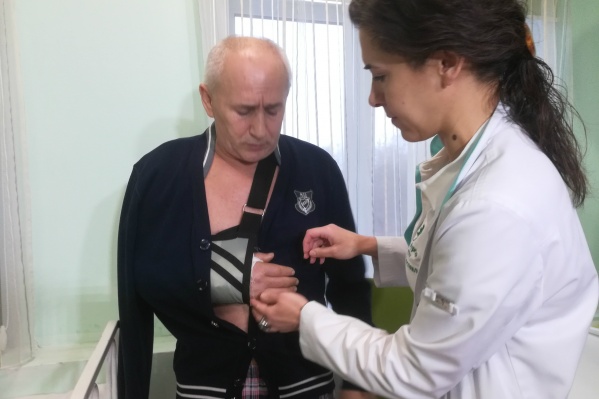 Сейчас рука заживает Сейчас рука заживает