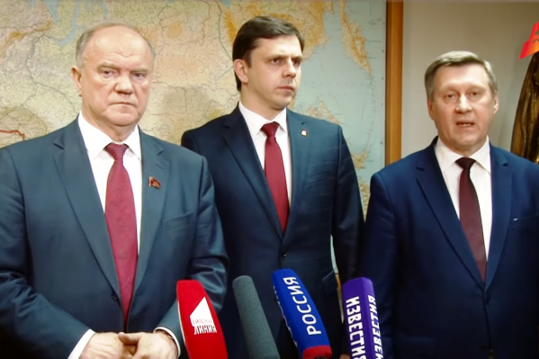 Геннадий Зюганов (слева) и Анатолий Локоть (справа) на брифинге после заседания президиума ЦК КПРФ Геннадий Зюганов (слева) и Анатолий Локоть (справа) на брифинге после заседания президиума ЦК КПРФ