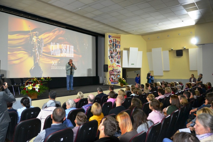 Если захотеть, можно попасть на фестиваль документальных фильмов