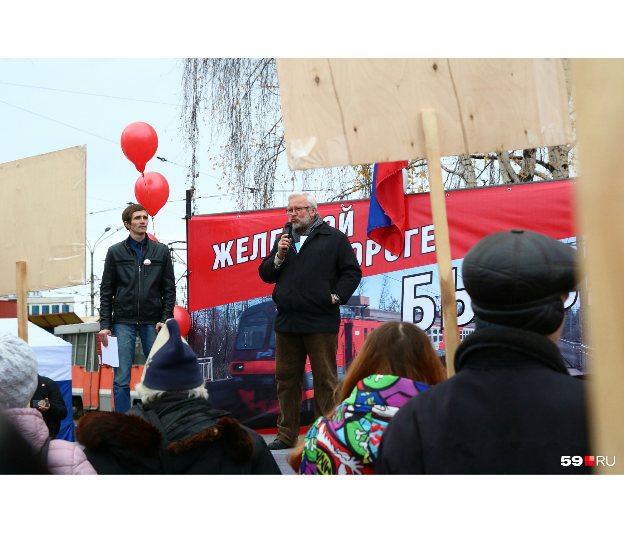 Михаил Плаксин тоже выступил на митинге Михаил Плаксин тоже выступил на митинге