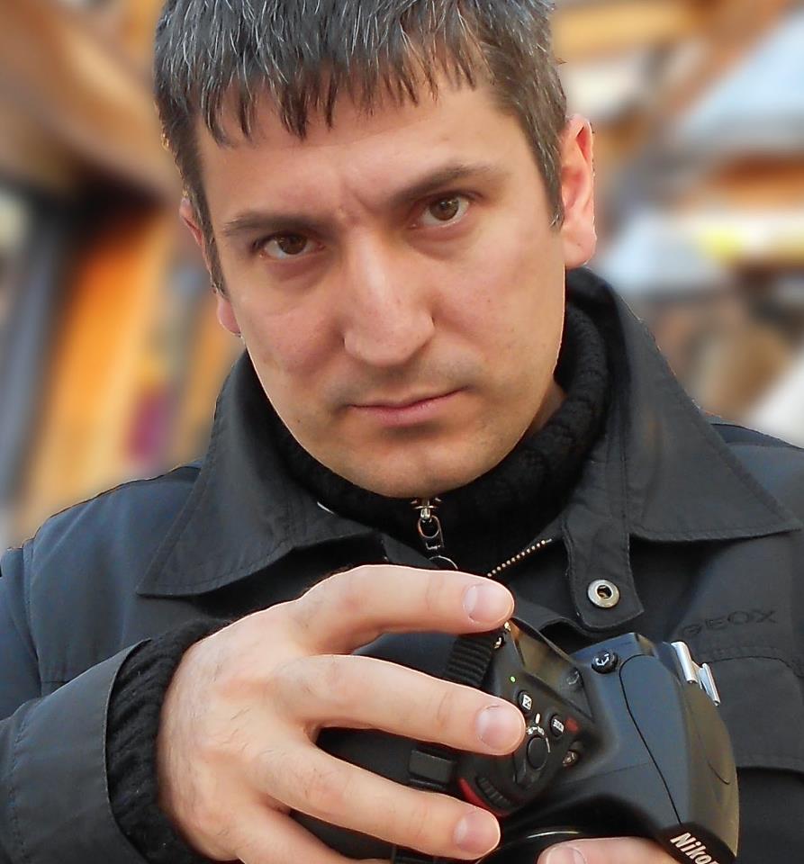 Некоторое время Андрей хотел работать спортивным фотокорреспондентом, но потом отказался от этой затеи Некоторое время Андрей хотел работать спортивным фотокорреспондентом, но потом отказался от этой затеи