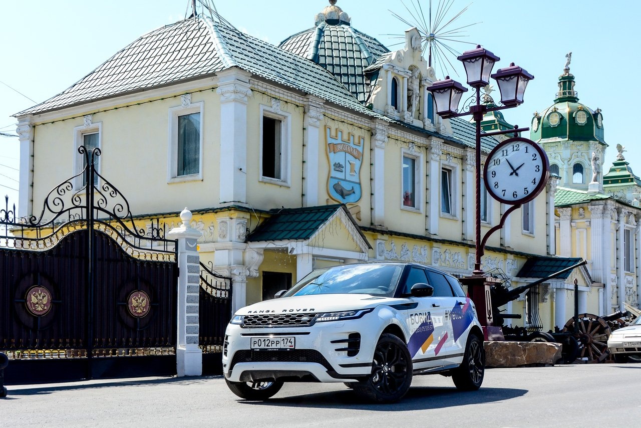 За импортируемые автомобили помимо таможенной пошлины платится таможенный и утилизационный сборы, а ещё — акциз, который для мощных машин измеряется в сотнях тысяч рублей За импортируемые автомобили помимо таможенной пошлины платится таможенный и утилизационный сборы, а ещё — акциз, который для мощных машин измеряется в сотнях тысяч рублей