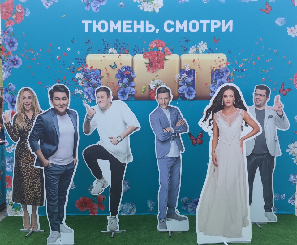 Теперь инсталляция стоит без Бузовой. С кем «смылась» Ольга — неизвестно Теперь инсталляция стоит без Бузовой. С кем «смылась» Ольга — неизвестно