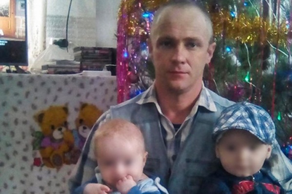 Мужчина избивал мальчугана за любую провинность Мужчина избивал мальчугана за любую провинность