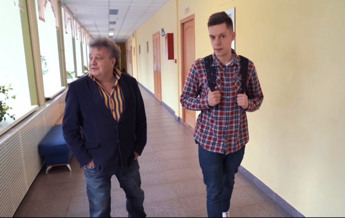 Евгений Горенбург и Юрий Дудь прошлись по школе, в которой учился Балабанов. Это гимназия № 2 в Екатеринбурге Евгений Горенбург и Юрий Дудь прошлись по школе, в которой учился Балабанов. Это гимназия № 2 в Екатеринбурге