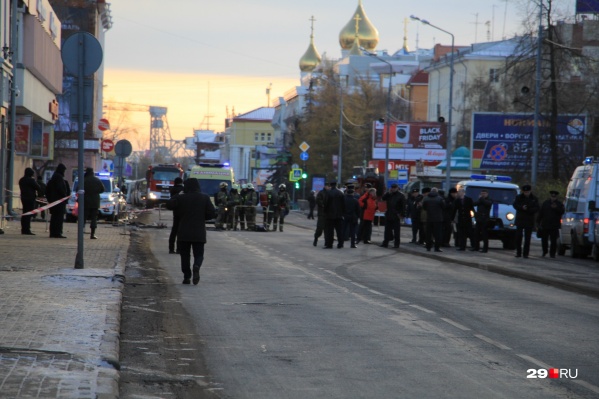 Взрыв в здании ФСБ в Архангельске прогремел 31 октября 2018 года Взрыв в здании ФСБ в Архангельске прогремел 31 октября 2018 года