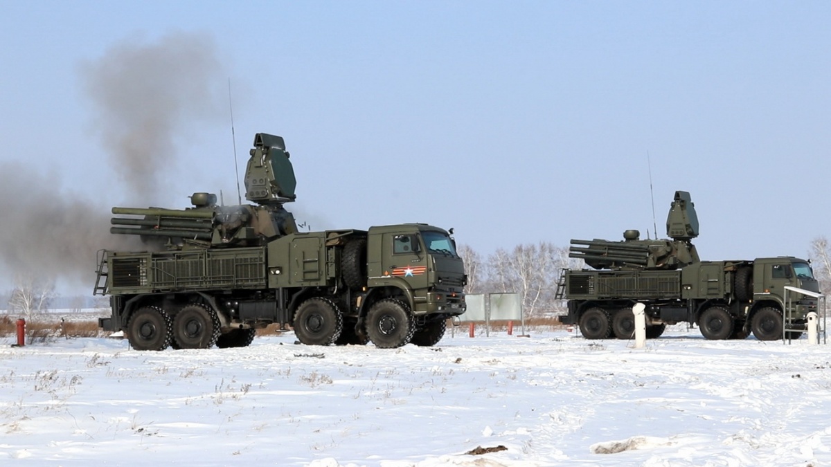 Военные стянули в Шилово КАМАЗы для защиты от авианалёта | 19.02.2018 |  Новосибирск - БезФормата