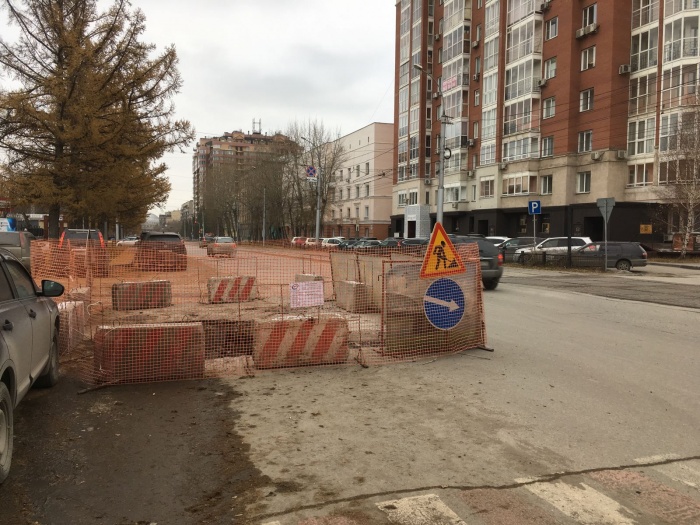 Объехать перекрытый участок можно по свободным полосам Объехать перекрытый участок можно по свободным полосам