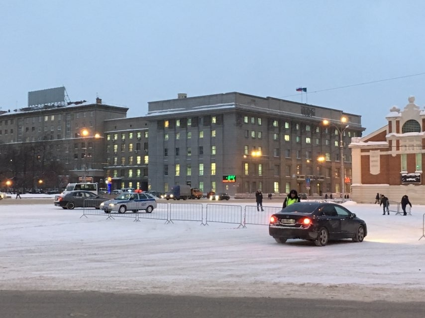На парковке почти не осталось машин На парковке почти не осталось машин