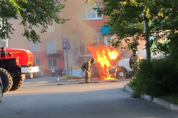 Почему автомобиль взорвался — пока не выяснили Почему автомобиль взорвался — пока не выяснили 