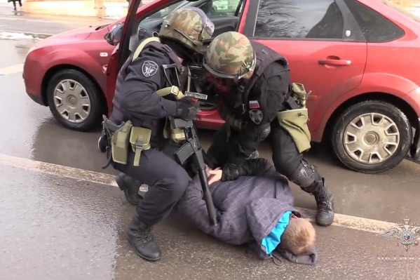 Полиция сняла на видео задержание мошенников Полиция сняла на видео задержание мошенников