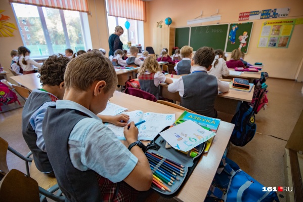 Для того чтобы подготовить детей к школе, некоторые родители специально нанимают репетиторов Для того чтобы подготовить детей к школе, некоторые родители специально нанимают репетиторов