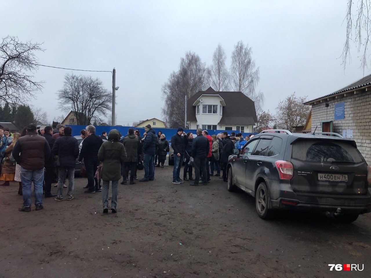 Те, кто проголосовал за застройку пустыря, в спешке ушли со слушания Те, кто проголосовал за застройку пустыря, в спешке ушли со слушания 