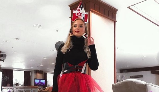 Мисс Екатеринбург Анастасия Каунова нарядилась в платье в стиле свердловского конструктивизма
