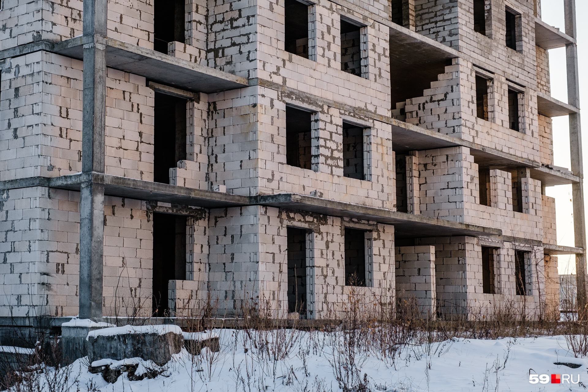Стены есть только на нижних этажах Стены есть только на нижних этажах
