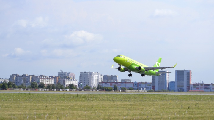 Скончался пассажир, из-за которого в Омске экстренно сел самолёт из Красноярска