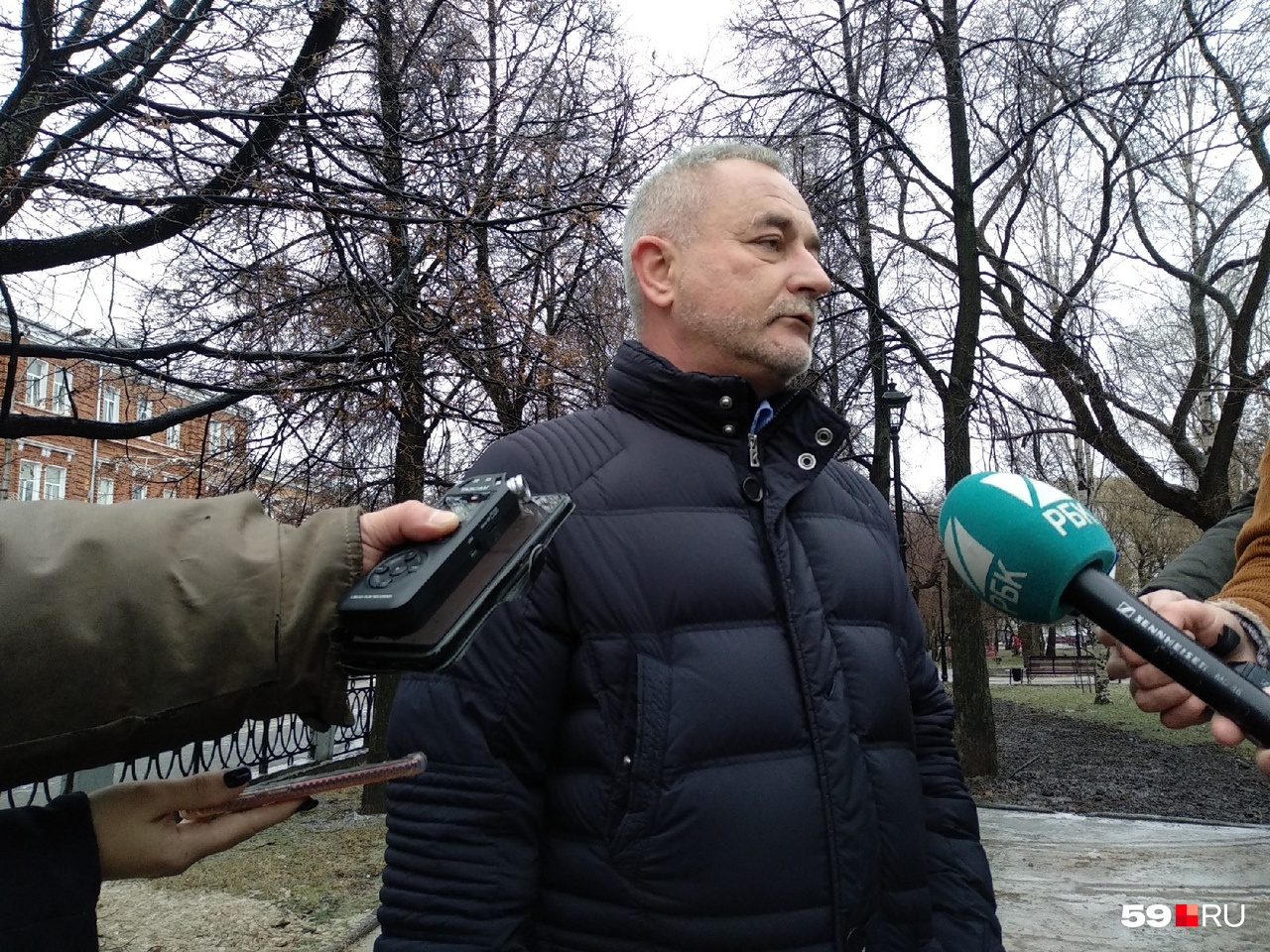Анатолий Дашкевич дал комментарий журналистам по поводу ситуации на дорогах Анатолий Дашкевич дал комментарий журналистам по поводу ситуации на дорогах