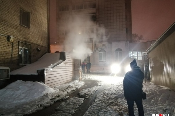 Из отеля идет пар Из отеля идет пар