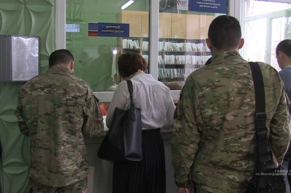 Спецназовцы решили помочь нуждающимся горожанам Спецназовцы решили помочь нуждающимся горожанам