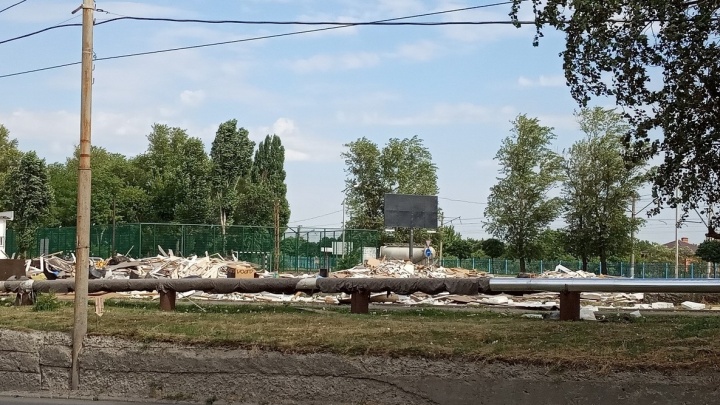 Мусорная полиция: жители Ростова жалуются на строительный мусор и переполненные баки