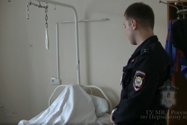 Сейчас водитель автобуса находится в больнице, где два дня дежурил конвой Сейчас водитель автобуса находится в больнице, где два дня дежурил конвой