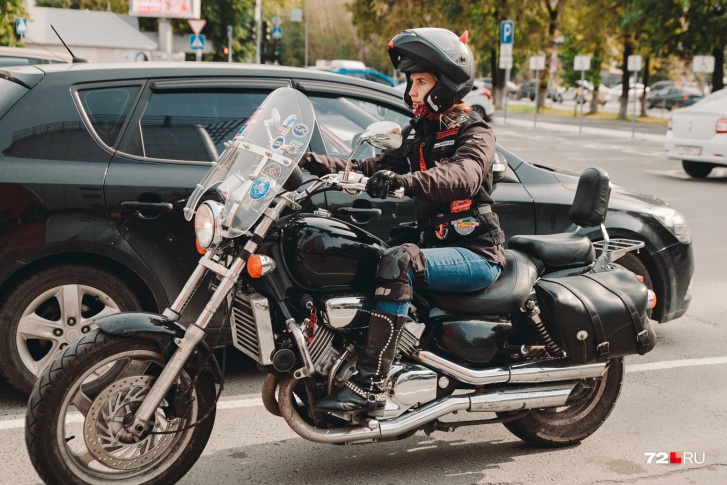 Мария и ее мотоцикл, который она ласково называет Дашей. Вместе они наездили не одну тысячу километров по России и далеко за ее пределами. Самое свежее путешествие — июльская поездка в Норвегию