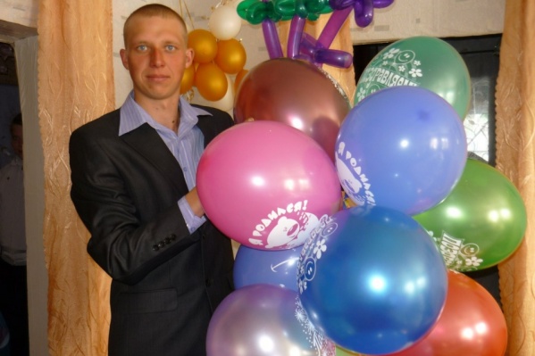 Дома у Михаила остались дети двух и четырех лет, которым нечего есть Дома у Михаила остались дети двух и четырех лет, которым нечего есть