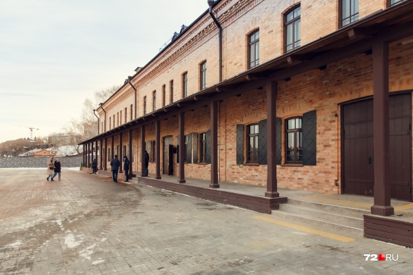 Глядя на этот снимок, даже не верится, что каких-то два года назад здесь были одни руины из кирпичей Глядя на этот снимок, даже не верится, что каких-то два года назад здесь были одни руины из кирпичей