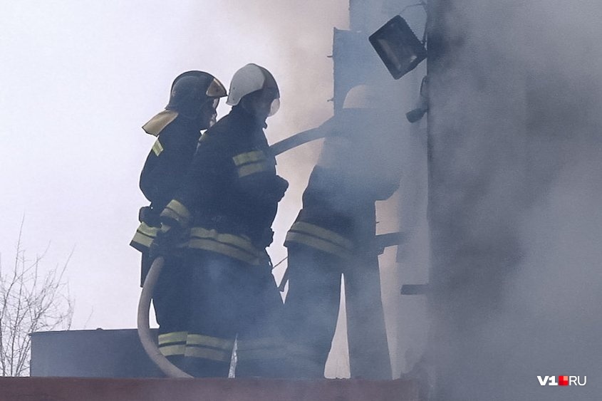 В Волгоградской области при пожаре в многоэтажке погиб 53-летний мужчина