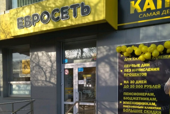 Подростки обчистили салон сотовой связи на Дзержинского, 102 весной этого года Подростки обчистили салон сотовой связи на Дзержинского, 102 весной этого года