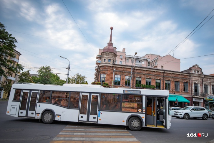 В Ростове с понедельника начнет работать новый автобусный маршрут В Ростове с понедельника начнет работать новый автобусный маршрут