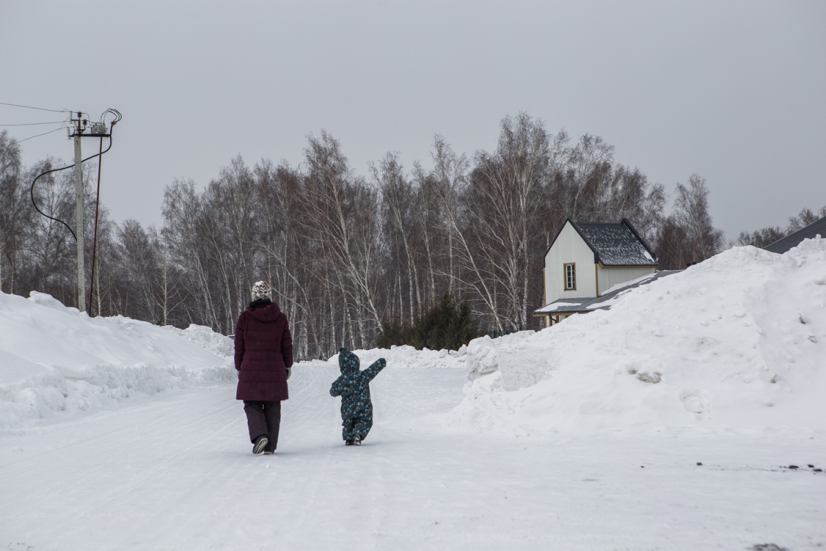 Переезжать сюда новосибирцы пока не торопятся — ждут, когда построят школу