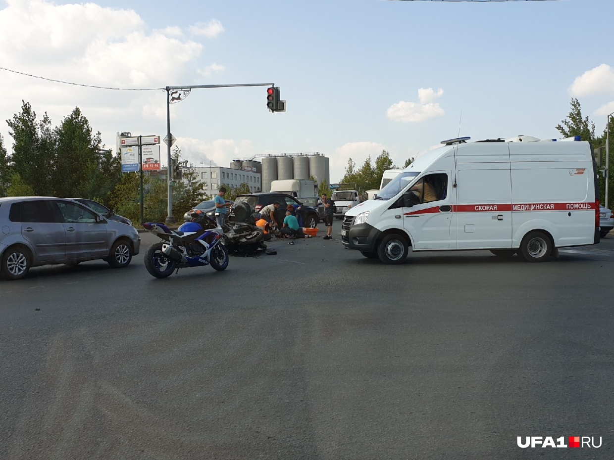 Помощи уфа. ДТП на сельско Богородской Уфа. Мотоцикл в газели. Газелька от мото.